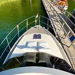 Yacht Amavida - Jacht - Traumzeitboot - Exklusiver Festanlieger In Perfekter Lage Auf Dem Scharmuetzelsee Hotel na wodzie