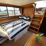 Yacht Amavida - Jacht - Traumzeitboot - Exklusiver Festanlieger In Perfekter Lage Auf Dem Scharmuetzelsee Hotel na wodzie