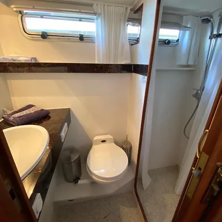 Yacht Amavida - Jacht - Traumzeitboot - Exklusiver Festanlieger In Perfekter Lage Auf Dem Scharmuetzelsee *