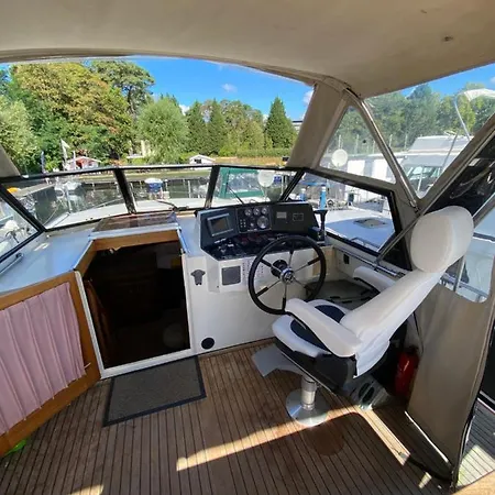 Hotel na wodzie Traumzeitboot4 Auf Dem Scharmuetzelsee