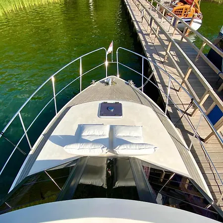 Traumzeitboot Amavida Yacht Auf Dem Scharmuetzelsee Bådhotel