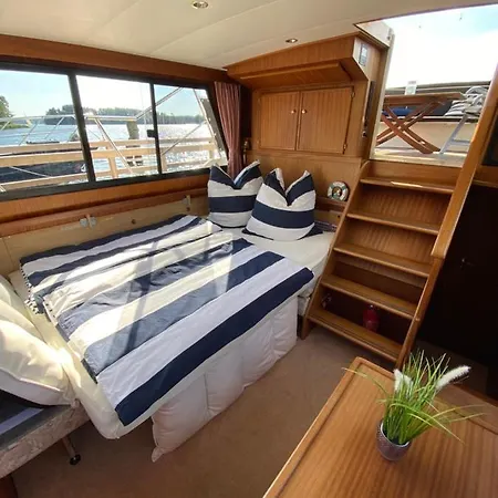 Traumzeitboot Amavida Yacht Auf Dem Scharmuetzelsee Bådhotel