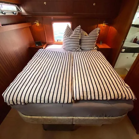 Yacht Amavida - Jacht - Traumzeitboot - Exklusiver Festanlieger In Perfekter Lage Auf Dem Scharmuetzelsee * Bad Saarow