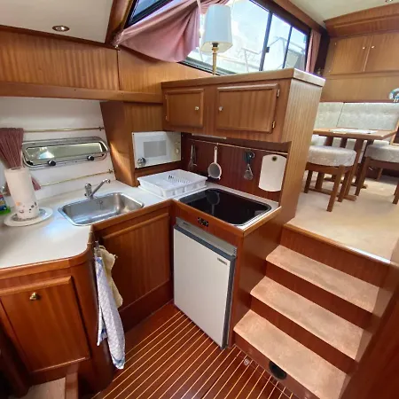 Traumzeitboot Amavida Yacht Auf Dem Scharmuetzelsee Botel *