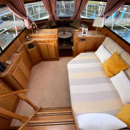 Yacht Amavida - Jacht - Traumzeitboot - Exklusiver Festanlieger In Perfekter Lage Auf Dem Scharmuetzelsee Botel *
