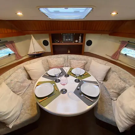 Yacht Amavida - Jacht - Traumzeitboot - Exklusiver Festanlieger In Perfekter Lage Auf Dem Scharmuetzelsee *