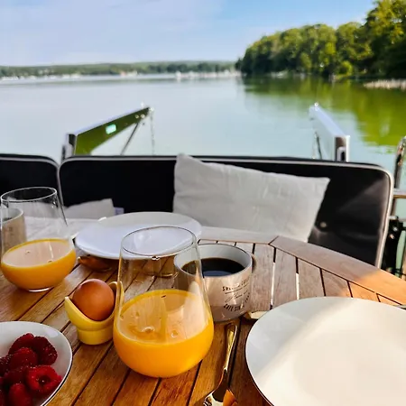 Traumzeitboot Amavida Yacht Auf Dem Scharmuetzelsee Bådhotel