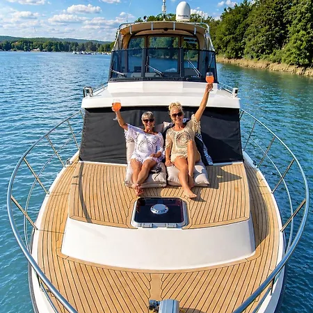 Yacht Amavida - Jacht - Traumzeitboot - Exklusiver Festanlieger In Perfekter Lage Auf Dem Scharmuetzelsee