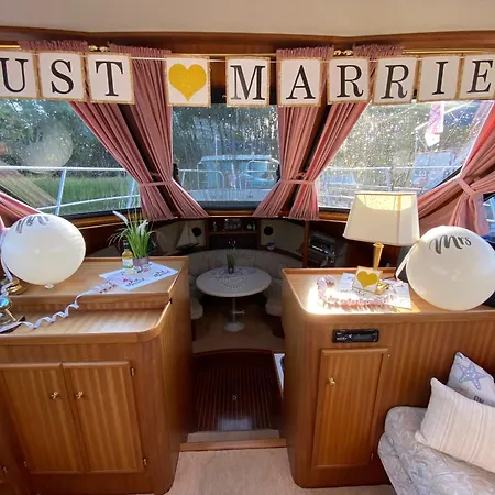 Botel Yacht Amavida - Jacht - Traumzeitboot - Exklusiver Festanlieger In Perfekter Lage Auf Dem Scharmuetzelsee