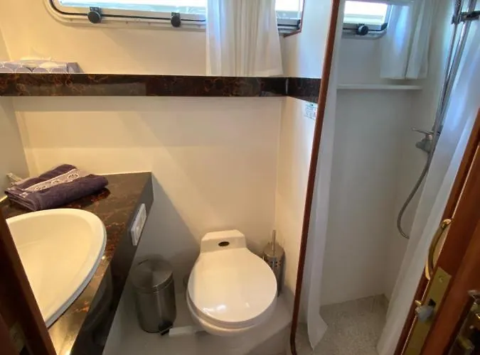 Yacht Amavida - Jacht - Traumzeitboot - Exklusiver Festanlieger In Perfekter Lage Auf Dem Scharmuetzelsee *