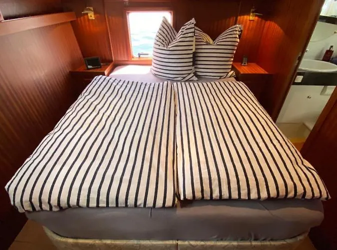 Traumzeitboot Amavida Yacht Auf Dem Scharmuetzelsee * 巴特萨罗皮斯库夫