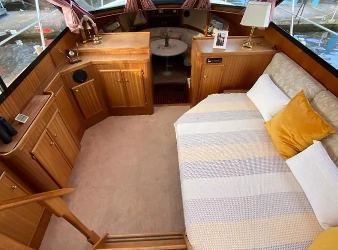 Traumzeitboot Amavida Yacht Auf Dem Scharmuetzelsee 船屋 *