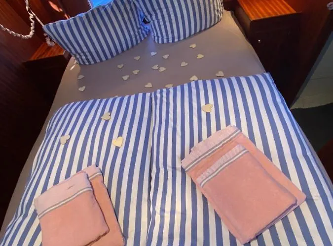 Traumzeitboot Amavida Yacht Auf Dem Scharmuetzelsee *