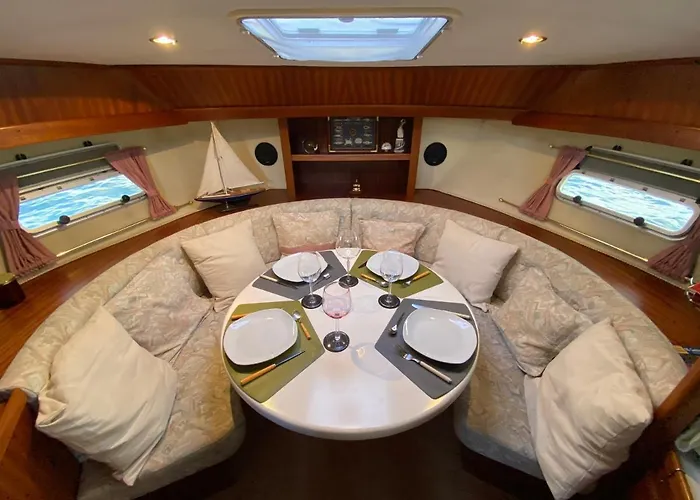 Yacht Amavida - Jacht - Traumzeitboot - Exklusiver Festanlieger In Perfekter Lage Auf Dem Scharmuetzelsee *