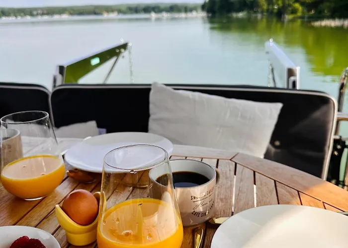 Yacht Amavida - Jacht - Traumzeitboot - Exklusiver Festanlieger In Perfekter Lage Auf Dem Scharmuetzelsee Bateau-hôtel